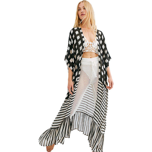 Black and white one size kimono.